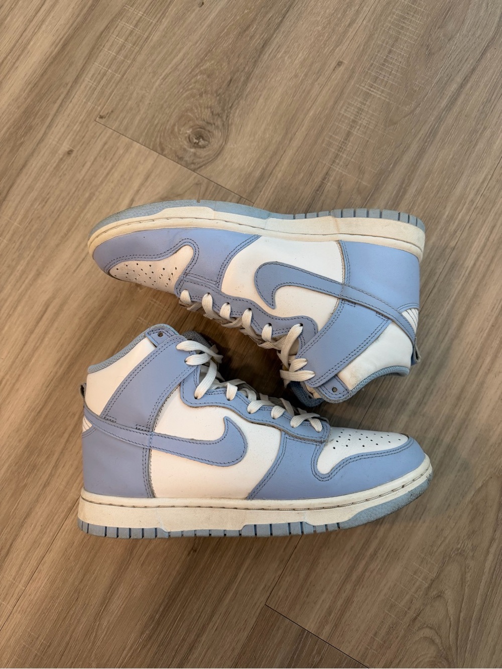 Nike Women’s Dunk High Top Shoes in Light Blue and White Size 7.5